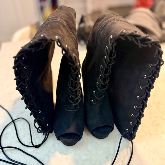 🖤 Torrid Thigh-High Lace-Up Peep Toe Platform Boots – 7.5WW 🖤 - Picture 4 of 10